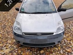 Grau Gebraucht 2003 Ford Fiesta Kleinwagen | 850 € (Superpreis)
