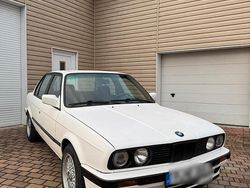 Weiß Gebraucht 1990 BMW 316 Limousine | 8.550 €