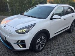 Weiß Gebraucht 2021 Kia e-Niro Spirit SUV | 20.500 € (Guter Preis)