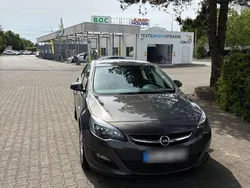 Schwarz Gebraucht 2015 Opel Astra Selection Limousine | 7.200 € (Fairer Preis)