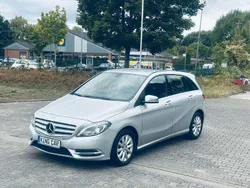 Silber Gebraucht 2015 Mercedes B180 Van / Kleinbus | 8.990 € (Superpreis)