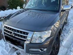 Grau Gebraucht 2015 Mitsubishi Pajero Top SUV | 23.500 € (Guter Preis)