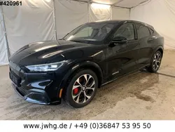 Iridiumschwarz metallic Gebraucht 2021 Ford Mustang Mach-E SUV | 26.450 € (Fairer Preis)