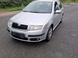 Silber Gebraucht 2001 Skoda Fabia Kleinwagen | 1.800 €