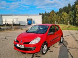 Rot Gebraucht 2006 Renault Clio II Kleinwagen | 1.800 € (Fairer Preis)