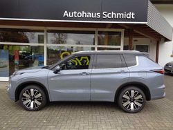 Grau Gebraucht 2025 Mitsubishi Outlander P-HEV Top SUV | 54.900 €
