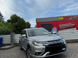 Grau Gebraucht 2019 Mitsubishi Outlander P-HEV SUV | 16.400 € (Fairer Preis)