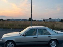 Silber Gebraucht 1988 Mercedes 200 Limousine | 3.200 €
