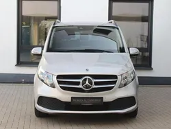 Brilliantsilber metallic Gebraucht 2020 Mercedes V220 Avantgarde Van / Kleinbus | 36.900 € (Guter Preis)