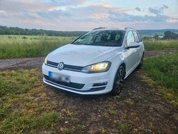 Weiß Gebraucht 2016 VW Golf VII Highline Kombi | 8.900 € (Teuer)
