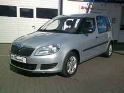 Silber Gebraucht 2015 Skoda Roomster Kombi | 7.950 € (Fairer Preis)