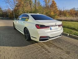 Weiß Gebraucht 2021 BMW 750 Sport Line Limousine | 57.990 € (Etwas zu teuer)