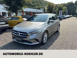 Mojavesilber Gebraucht 2020 Mercedes B180 Van / Kleinbus | 23.580 € (Guter Preis)