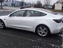 Weiß Gebraucht 2020 Tesla Model 3 Standard Range Plus Limousine | 21.000 € (Guter Preis)