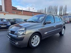 Hologram grey Gebraucht 2002 Renault Clio II Initiale Limousine | 4.900 € (Teuer)