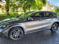 Grau Gebraucht 2017 Mercedes GLA200 SUV | 19.200 € (Fairer Preis)