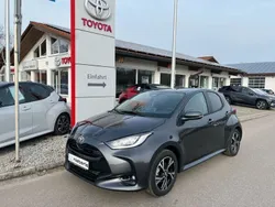 Grau Neu 2025 Toyota Yaris Hybrid Comfort Limousine | 26.950 € (Fairer Preis)