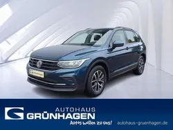 Blau Gebraucht 2021 VW Tiguan Life SUV | 29.680 € (Etwas zu teuer)
