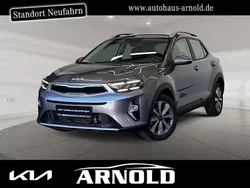 Grau (astrograu) Gebraucht 2024 Kia Stonic Vision SUV | 21.350 € (Fairer Preis)