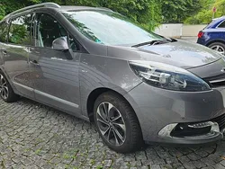 Grau Gebraucht 2015 Renault Grand Scénic III Bose Edition Van / Kleinbus | 11.400 € (Teuer)