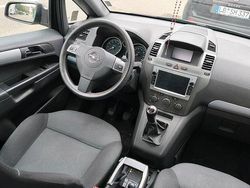 Grau Gebraucht 2007 Opel Zafira Van / Kleinbus | 2.000 € (Fairer Preis)