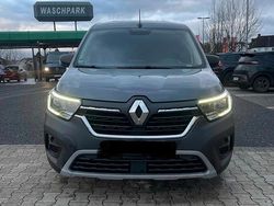 Grau Gebraucht 2022 Renault Kangoo Van / Kleinbus | 7.999 €