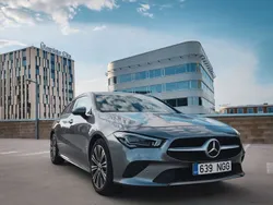 Grau Gebraucht 2021 Mercedes CLA220 Shooting Brake Kombi | 24.900 € (Fairer Preis)