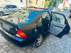 Schwarz Gebraucht 2000 Ford Focus Limousine | 600 € (Guter Preis)