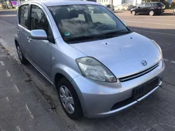 Silber Gebraucht 2006 Daihatsu Sirion Kleinwagen | 900 € (Fairer Preis)