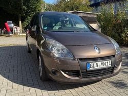 Braun Gebraucht 2010 Renault Scénic III Luxe Van / Kleinbus | 3.900 € (Guter Preis)