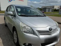Silber Gebraucht 2010 Toyota Verso Van / Kleinbus | 6.700 € (Guter Preis)