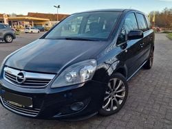 Schwarz Gebraucht 2011 Opel Zafira Sport Van / Kleinbus | 1.999 € (Superpreis)