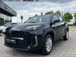 Mysticschwarz mica Neu 2025 Toyota Yaris Cross SUV | 25.990 €