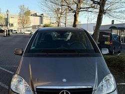 Grau Gebraucht 2010 Mercedes 220 Kombi | 1.900 €