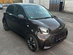 Braun Gebraucht 2021 Smart ForFour Electric Drive Passion Kleinwagen | 11.700 € (Etwas zu teuer)