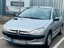 Grün Gebraucht 1999 Peugeot 206 Kombi | 550 €