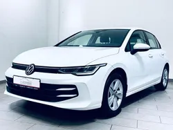 Weiß Gebraucht 2024 VW Golf VIII Life Limousine | 24.480 € (Guter Preis)