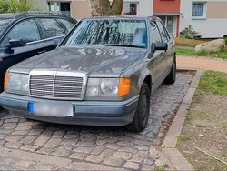 Grau Gebraucht 1989 Mercedes E230 Limousine | 3.000 €