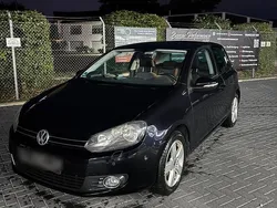 Schwarz Gebraucht 2010 VW Golf VI Kleinwagen | 2.890 €