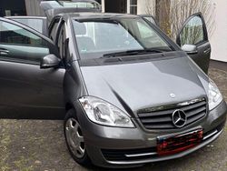 Grau Gebraucht 2010 Mercedes A160 Elegance Van / Kleinbus | 3.999 € (Fairer Preis)