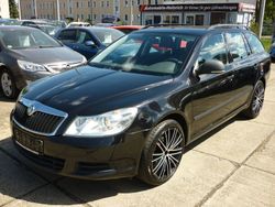 Schwarzmagic perleffekt Gebraucht 2012 Skoda Octavia Active Kombi | 5.500 € (Fairer Preis)
