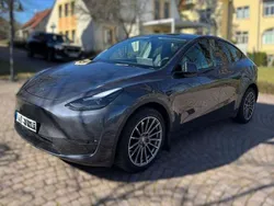 Grau Gebraucht 2022 Tesla Model Y Long Range SUV | 34.800 € (Etwas zu teuer)