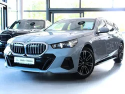 Grau Gebraucht 2024 BMW 520 M Sport Limousine | 56.600 € (Guter Preis)