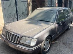 Braun Gebraucht 1997 Mercedes 220 Kombi | 1.300 €