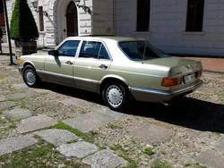 Grün Gebraucht 1985 Mercedes E420 Limousine | 19.500 €