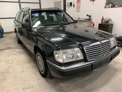 Grau Gebraucht 1992 Mercedes E300 Kombi | 9.500 €