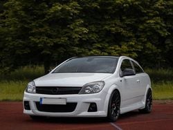 Weiß Gebraucht 2010 Opel Astra GTC Coupé | 3.950 € (Fairer Preis)