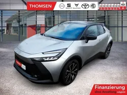 Shimmering silver / dach schwarz Neu 2024 Toyota C-HR Team SUV | 36.485 € (Fairer Preis)