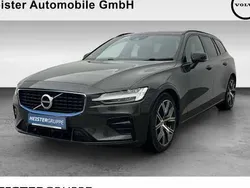 Grau (platinum grey / metallic) Gebraucht 2023 Volvo V60 Core Kombi | 34.990 € (Guter Preis)