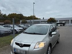 Silber Gebraucht 2007 Toyota Auris Limousine | 1.699 €